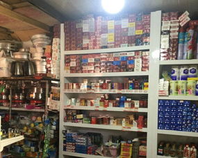 二十年信譽(yù)積累 西山35平米日用百貨超市帶煙酒證轉(zhuǎn)讓